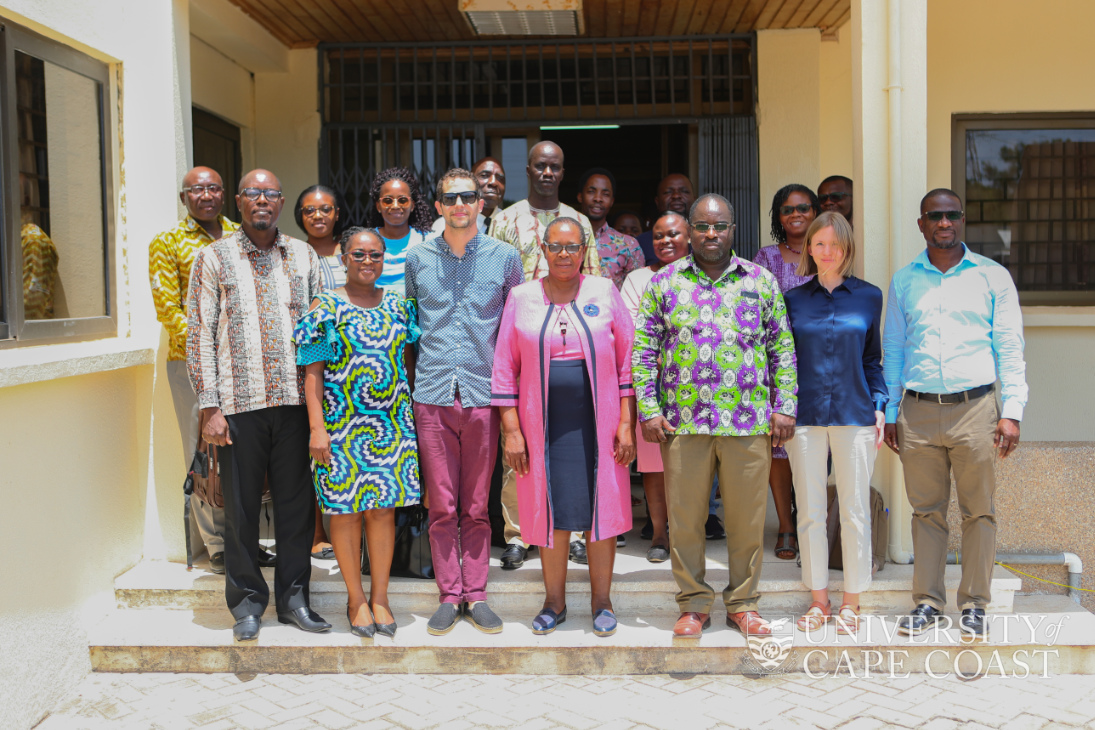 Group photograph after the public lecture