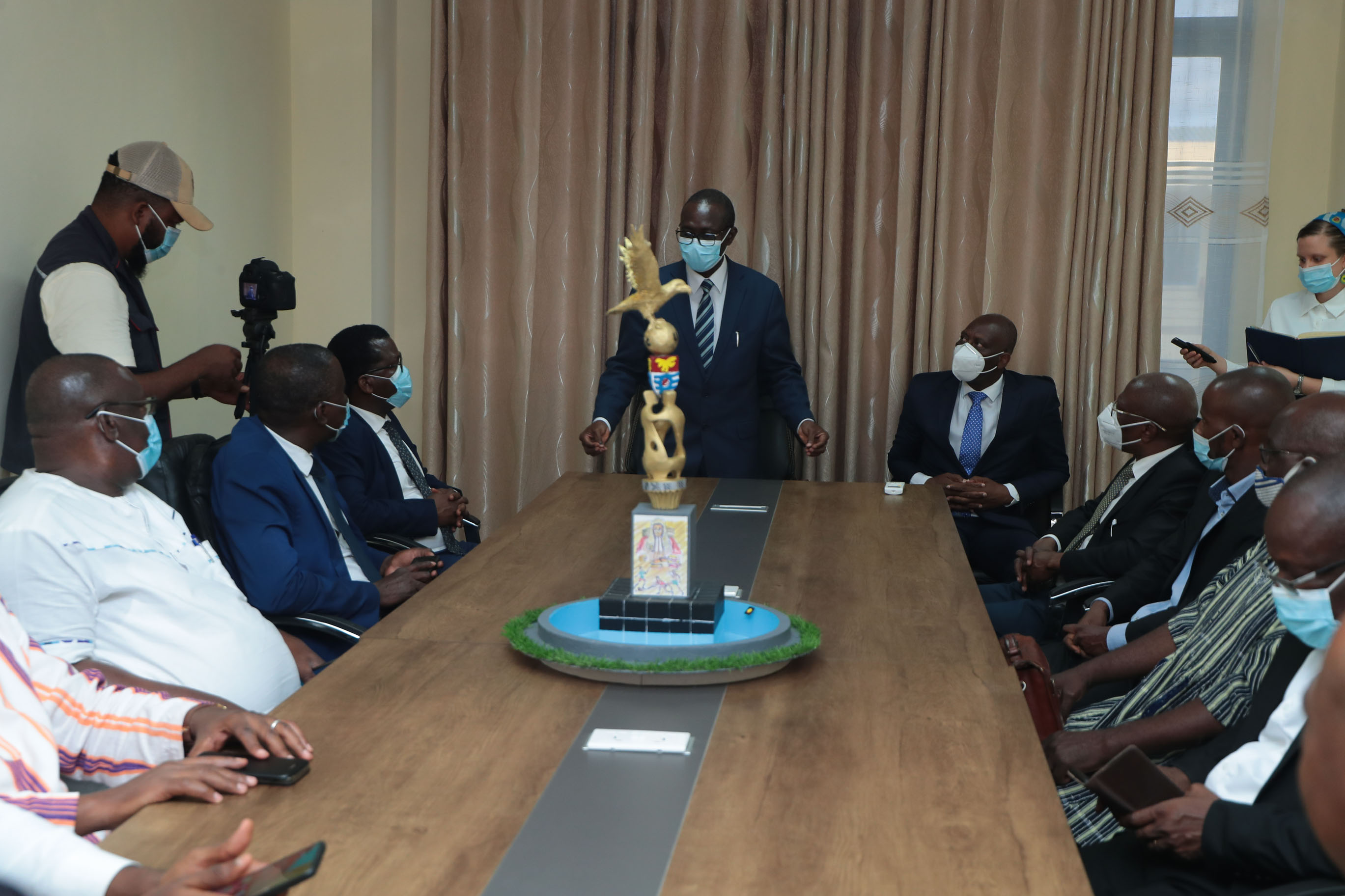 The Vice-Chancellor, Prof. Johnson Nyarko Boampong interacting with the visitors.